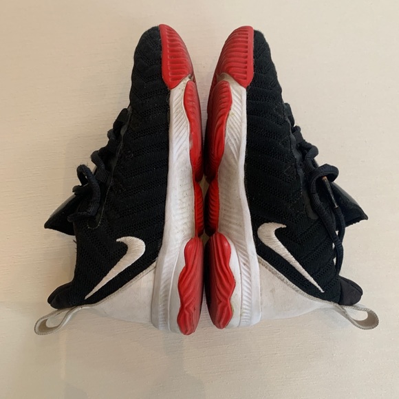 Kids Nike Lebron’s (size US 12) - Picture 8 of 9